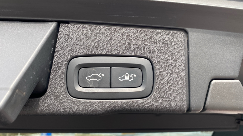 Volvo XC60 2.0 B5P Plus Dark 5dr AWD Geartronic Petrol Estate